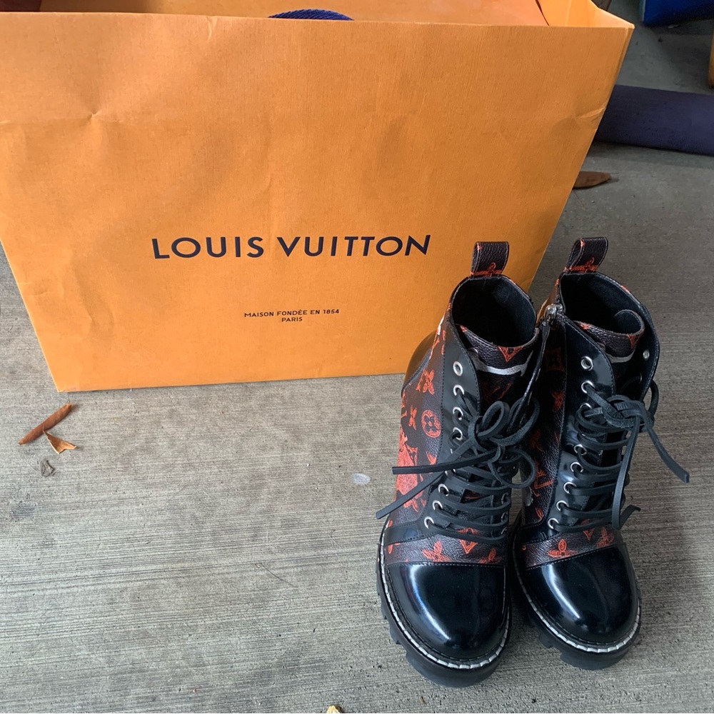 Never worn limited edition Louis Vuitton Catogram Trail Ankle boots w/LV box